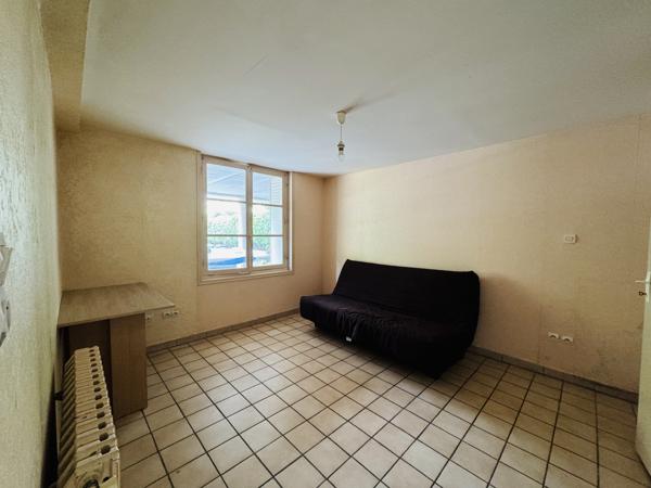 Maison
                                                                                                                                                                                                                                                                                                                        8 pièce(s)                                                                                                                                                                                                          5 chambre(s)                                                                                                                                                                                                          204  m²