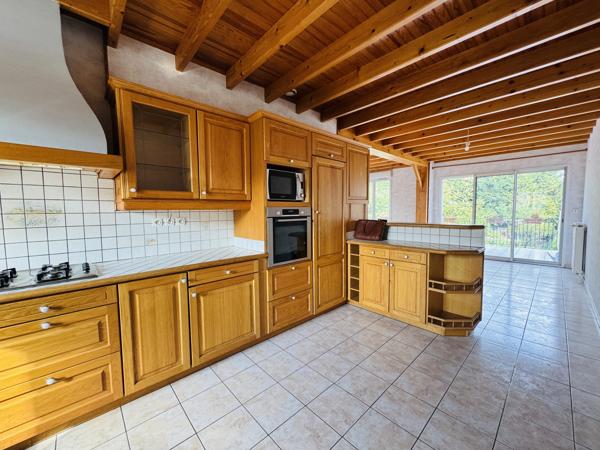 Maison
                                                                                                                                                                                                                                                                                                                        8 pièce(s)                                                                                                                                                                                                          5 chambre(s)                                                                                                                                                                                                          204  m²