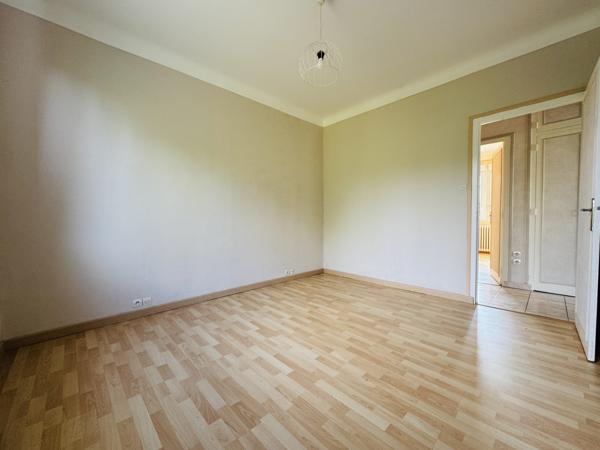 Maison
                                                                                                                                                                                                                                                                                                                        8 pièce(s)                                                                                                                                                                                                          5 chambre(s)                                                                                                                                                                                                          204  m²