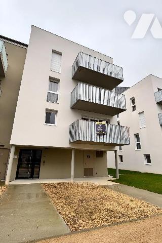 FOUGERES, Forum de la Gare, Appartement T3 neuf avec balcon et parking.
Il comprend entrée ave...
