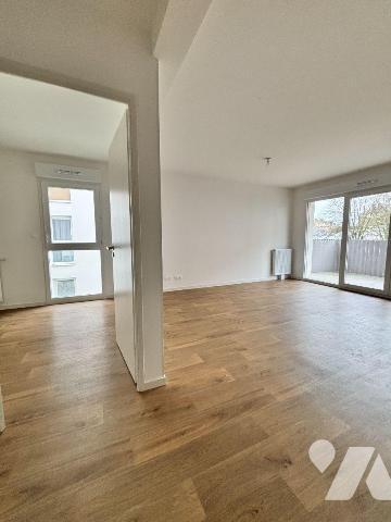 FOUGERES, Forum de la Gare, Appartement T3 neuf avec balcon et parking.
Il comprend entrée ave...
