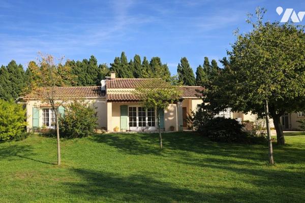 Maison de plain-pied T6 avec piscine  – Terrain 5737 m² – Eyguières (campagne)