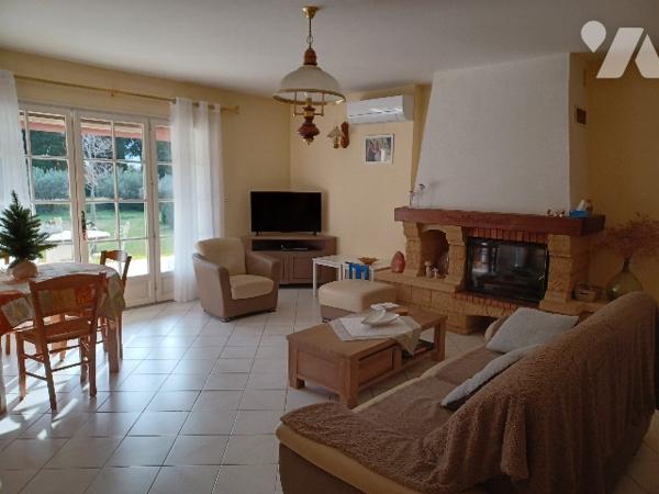 Maison de plain-pied T6 avec piscine  – Terrain 5737 m² – Eyguières (campagne)