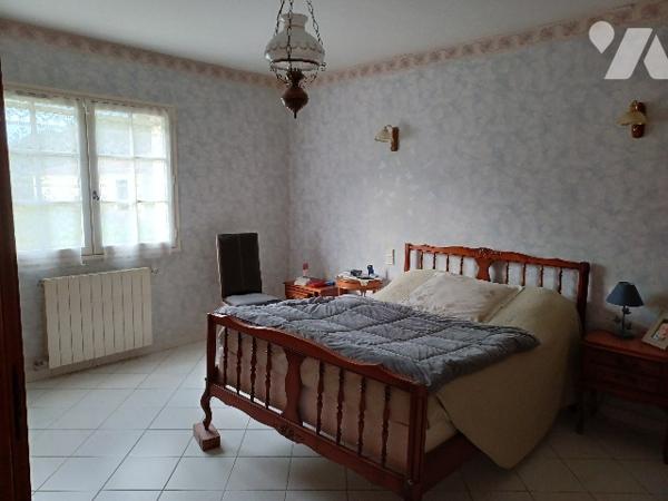 Maison de plain-pied T6 avec piscine  – Terrain 5737 m² – Eyguières (campagne)