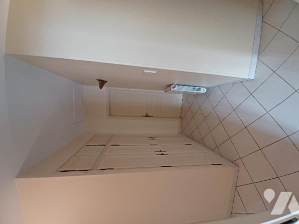 Maison de plain-pied T6 avec piscine  – Terrain 5737 m² – Eyguières (campagne)