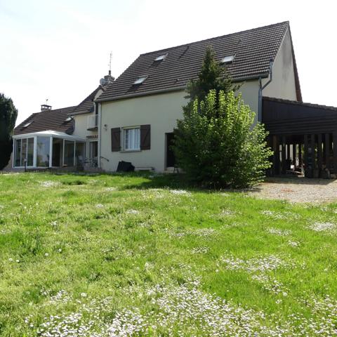 Maison rénovée 5 chambres, piscine chauffée, sur 3500m2.