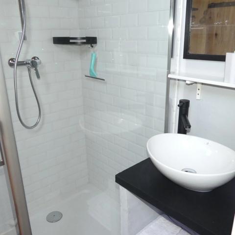 Maison rénovée 5 chambres, piscine chauffée, sur 3500m2.