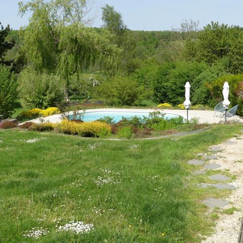 Maison rénovée 5 chambres, piscine chauffée, sur 3500m2.
