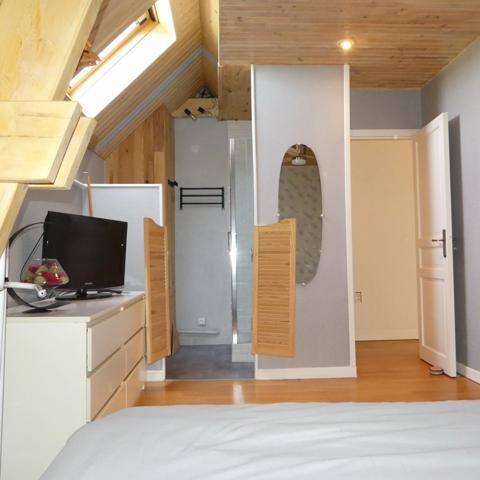 Maison rénovée 5 chambres, piscine chauffée, sur 3500m2.