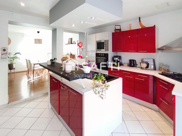 A Peltre maison de 135 m2 au cœur du village, 3 chambres, jardin, entièrement rénovée, atypique et charme