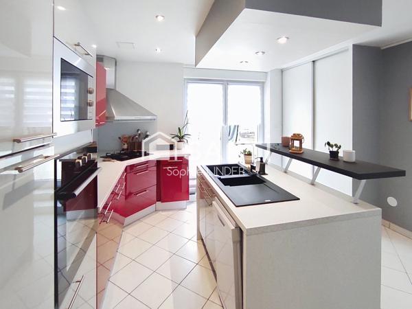 A Peltre maison de 135 m2 au cœur du village, 3 chambres, jardin, entièrement rénovée, atypique et charme