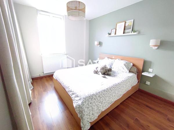 A Peltre maison de 135 m2 au cœur du village, 3 chambres, jardin, entièrement rénovée, atypique et charme