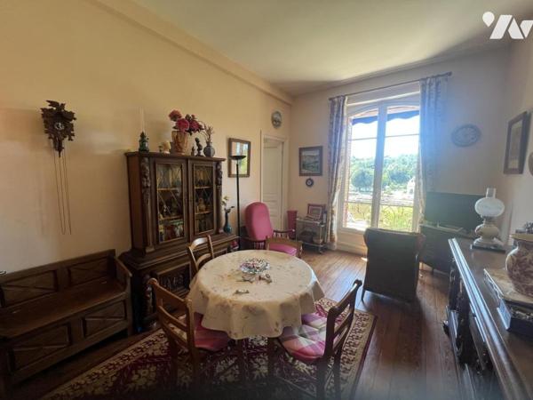 BAGNOLES DE L'ORNE, appartement 2 pièces, vue sur Lac avec parking privé