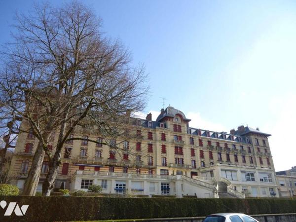 BAGNOLES DE L'ORNE, appartement 2 pièces, vue sur Lac avec parking privé