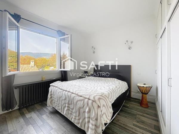 MAISON AUTHENTIQUE 4 PIECES avec GRAND GARAGE /POTENTIEL & VUE DEGAGEE