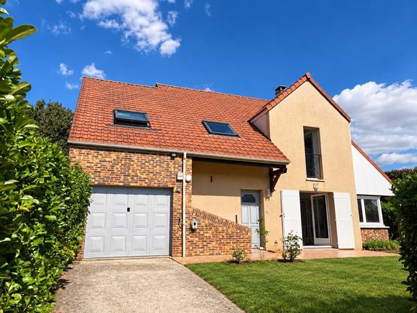 Maison individuelle 132 m2 - 4 chambres - bourg de Savigny