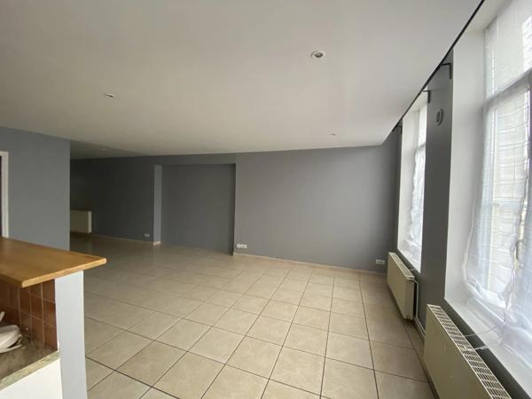 Location                                                      Appartement
                        
                     4 pièces                      80 m2                     à Saint-Quentin