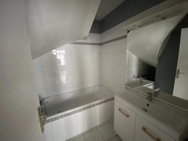 Location                                                      Appartement
                        
                     4 pièces                      80 m2                     à Saint-Quentin