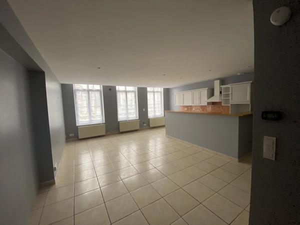 Location                                                      Appartement
                        
                     4 pièces                      80 m2                     à Saint-Quentin