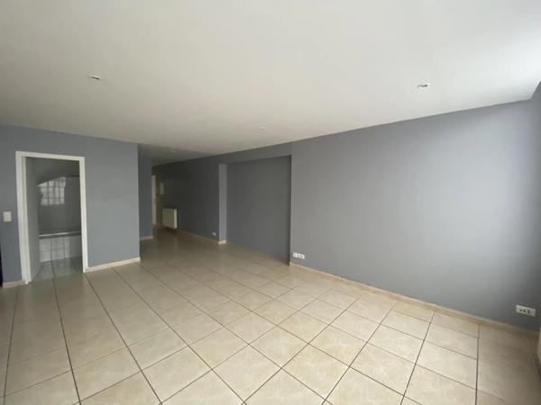 Location                                                      Appartement
                        
                     4 pièces                      80 m2                     à Saint-Quentin