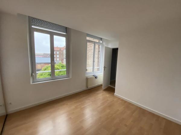 Location                                                      Appartement
                        
                     4 pièces                      80 m2                     à Saint-Quentin