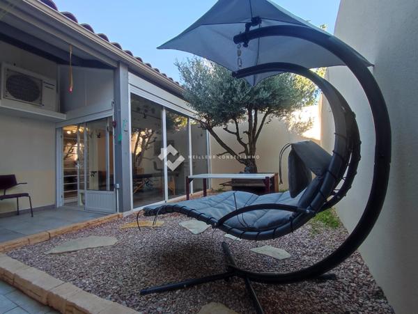 appartement T3 avec terrasse , patio et place de parking