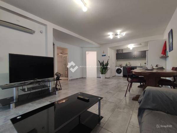 appartement T3 avec terrasse , patio et place de parking