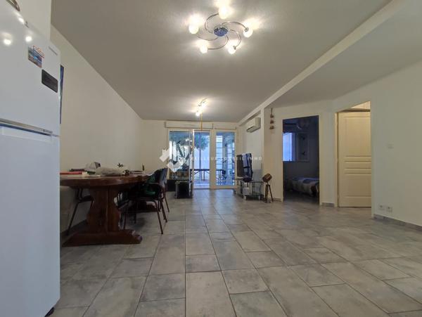 appartement T3 avec terrasse , patio et place de parking