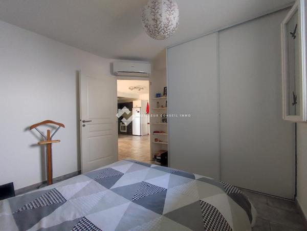 appartement T3 avec terrasse , patio et place de parking