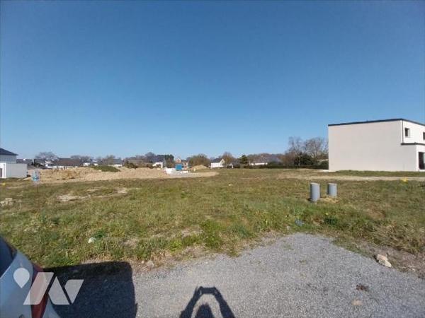 Centre bourg de ST DIDIER, à Vendre, 3 lots de terrains à bâtir de 358 et 346 m2. Bornés et via...