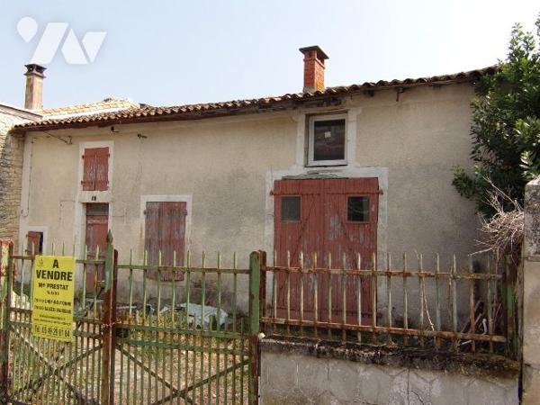 MAISON EN PIERRE A RENOVER  CENTRE BOURG