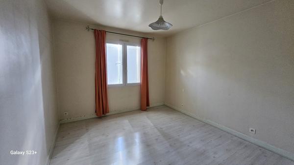 PAVILLON DE 145 M² AVEC JARDIN DE 1210 M²