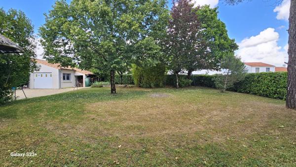 PAVILLON DE 145 M² AVEC JARDIN DE 1210 M²