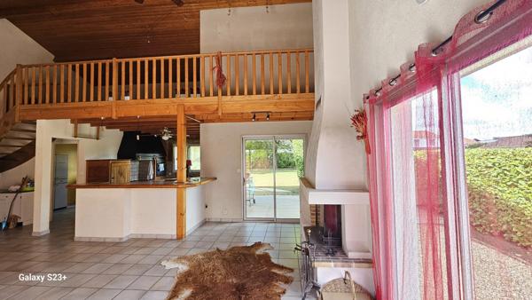 PAVILLON DE 145 M² AVEC JARDIN DE 1210 M²