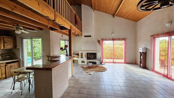 PAVILLON DE 145 M² AVEC JARDIN DE 1210 M²