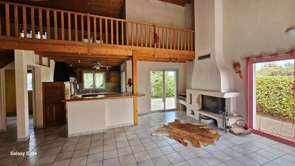 PAVILLON DE 145 M² AVEC JARDIN DE 1210 M²