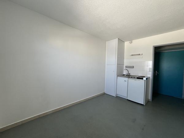 Appartement à louer 350 € CC Tours 1 pièce 12 m² DPE C