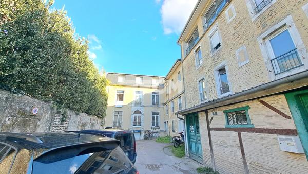 Pau (64000) Studio HYPERCENTRE au CALME + DERNIER ETAGE