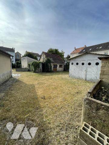 Terrain à bâtir.
