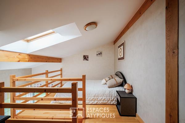 Villa d’architecte avec piscine et parc paysager