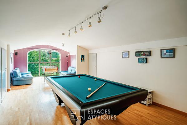 Villa d’architecte avec piscine et parc paysager