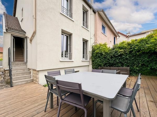 Colombes (92) – Quartier pavillonnaire calme – Maison familiale 3 chambres en parfait état avec terrasse et sous-sol total