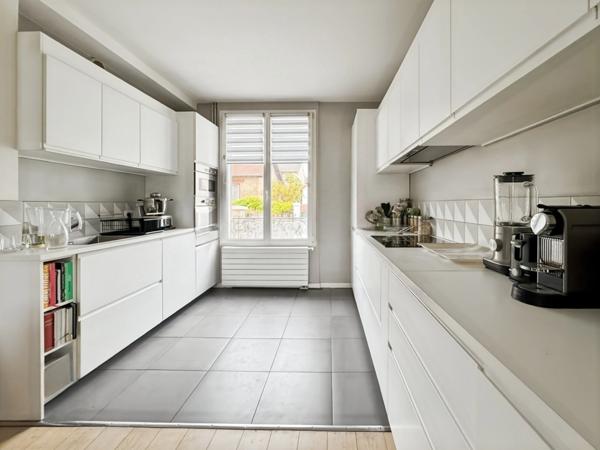 Colombes (92) – Quartier pavillonnaire calme – Maison familiale 3 chambres en parfait état avec terrasse et sous-sol total