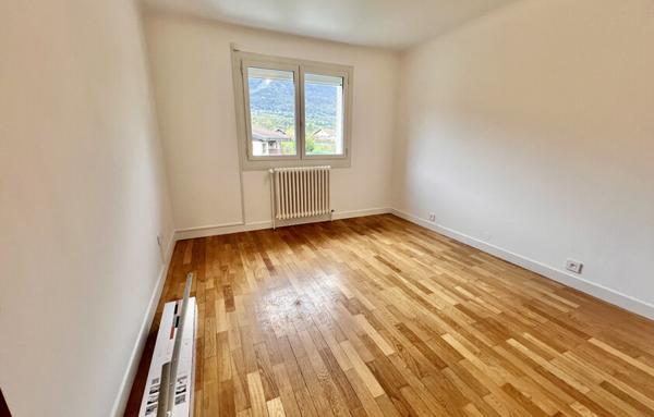 Magnifique T4 101 m2 en attique triple exposition Gilly sur Isère