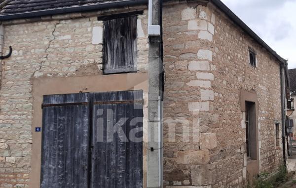 CRAVANT  CENTRE -VILLE -   GARAGE  40 M2