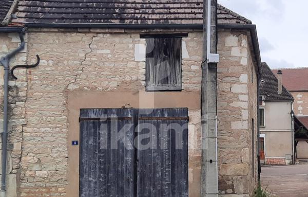 CRAVANT  CENTRE -VILLE -   GARAGE  40 M2