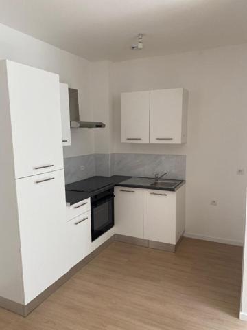 A LOUER APPARTEMENT EN DUPLEX DEUX CHAMBRES A ST QUENTIN 02100