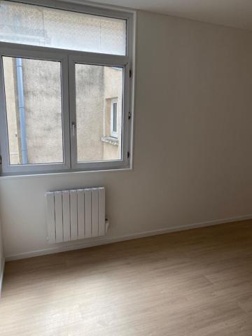 A LOUER APPARTEMENT EN DUPLEX DEUX CHAMBRES A ST QUENTIN 02100