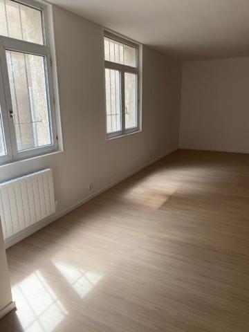 A LOUER APPARTEMENT EN DUPLEX DEUX CHAMBRES A ST QUENTIN 02100