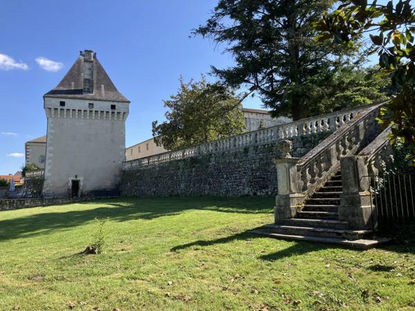 Magnifique appartement de vacances dans un château avec magnifique parc